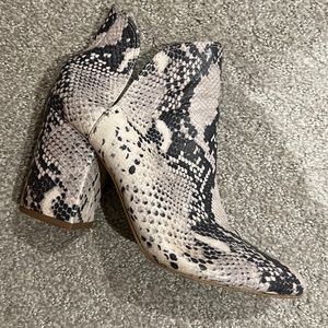 Steve Madden Rookie Bootie natural snake print